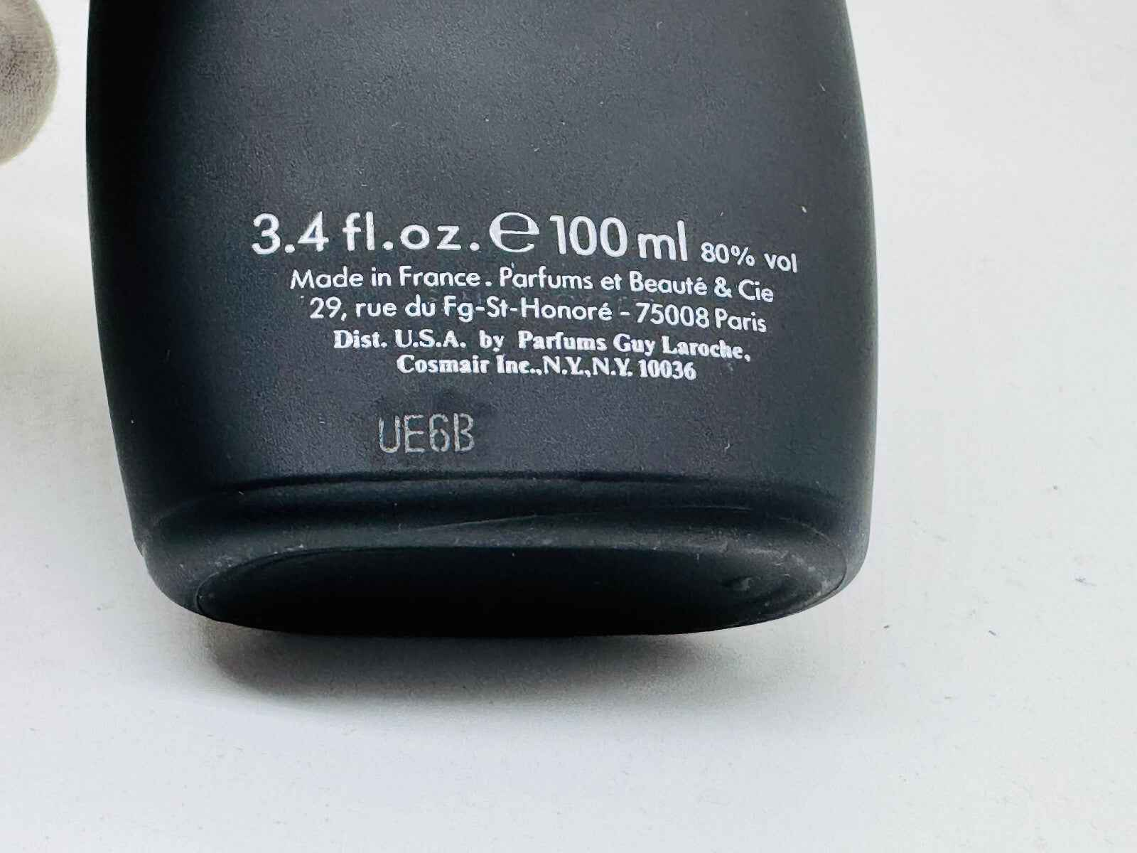 Profumo Vintage Drakkar Noir in flacone da 100 ml, eleganza e intensità con fragranza maschile.
