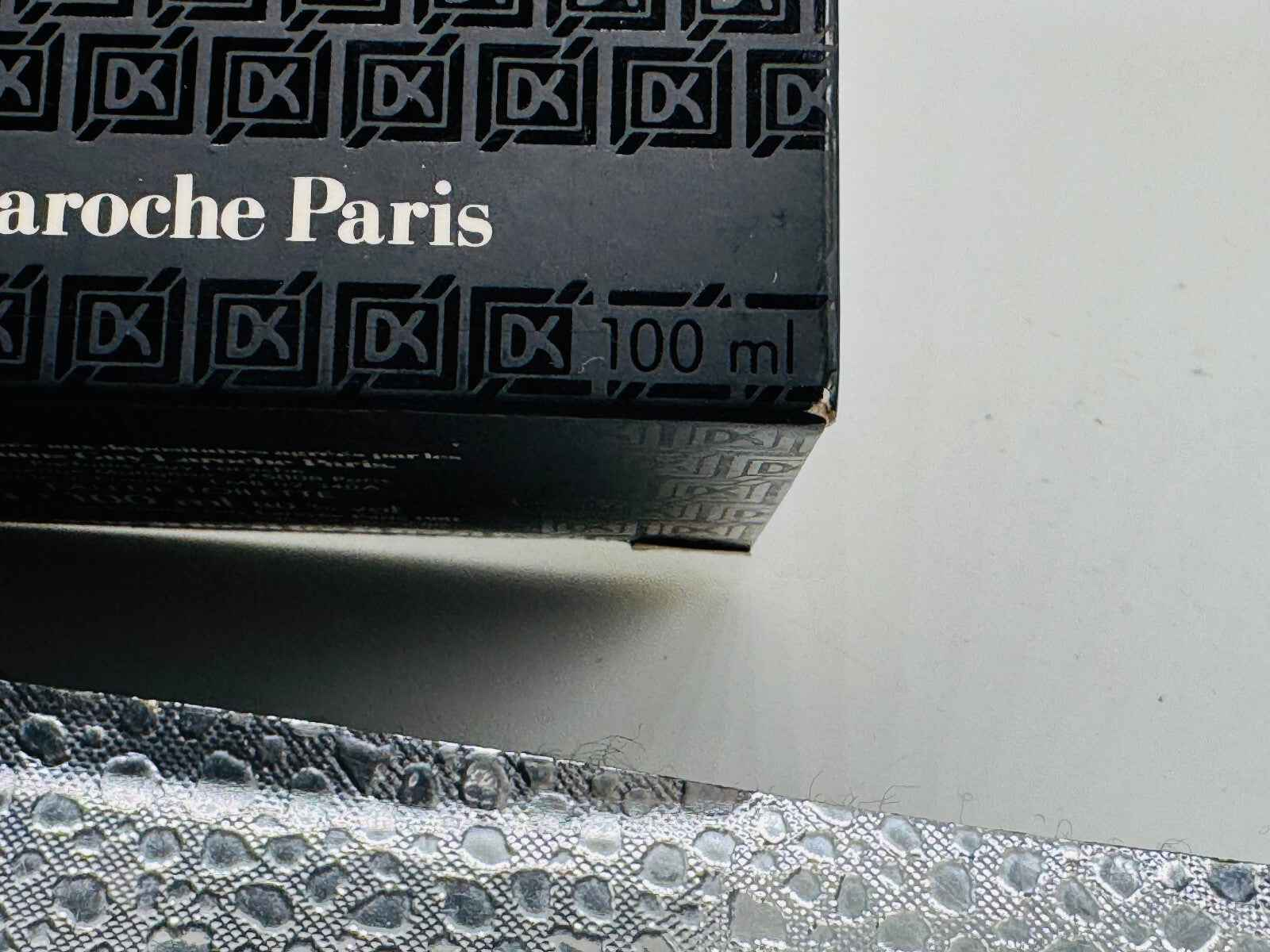 Scatola del profumo Vintage Drakkar Noir di Guy Laroche da 100 ml con design elegante