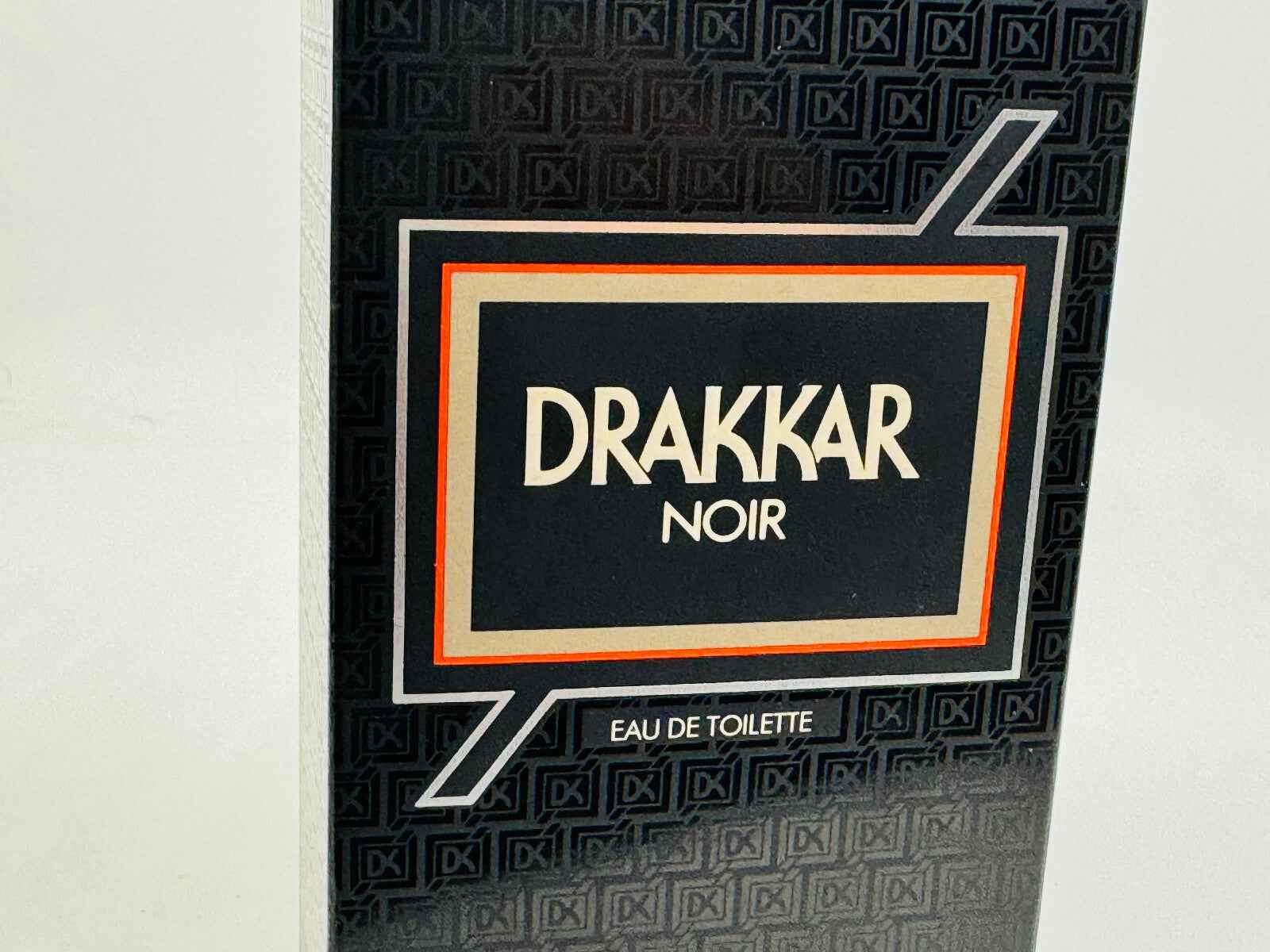 Scatola del profumo Vintage Drakkar Noir di Guy Laroche con design elegante e informazioni sul prodotto