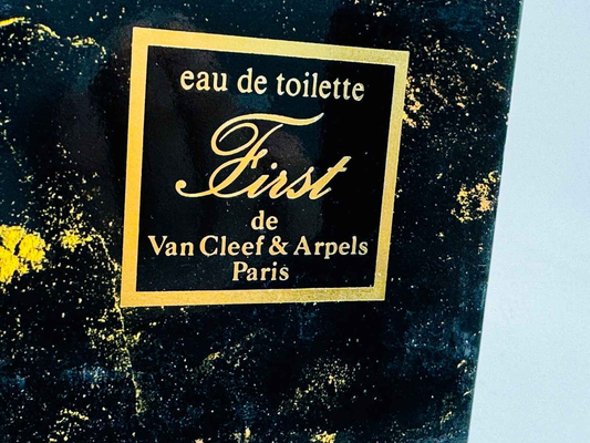 Profumo Vintage First Van Cleef in elegante confezione nera con dettagli dorati per un tocco di lusso