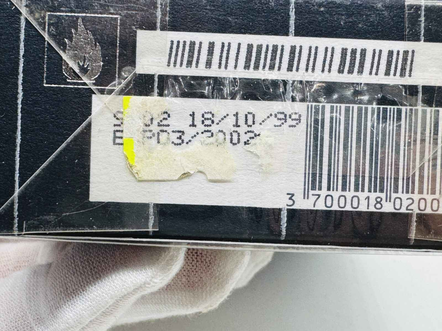 Etichetta del profumo vintage Francesco Smalto su confezione con codice a barre e data di scadenza