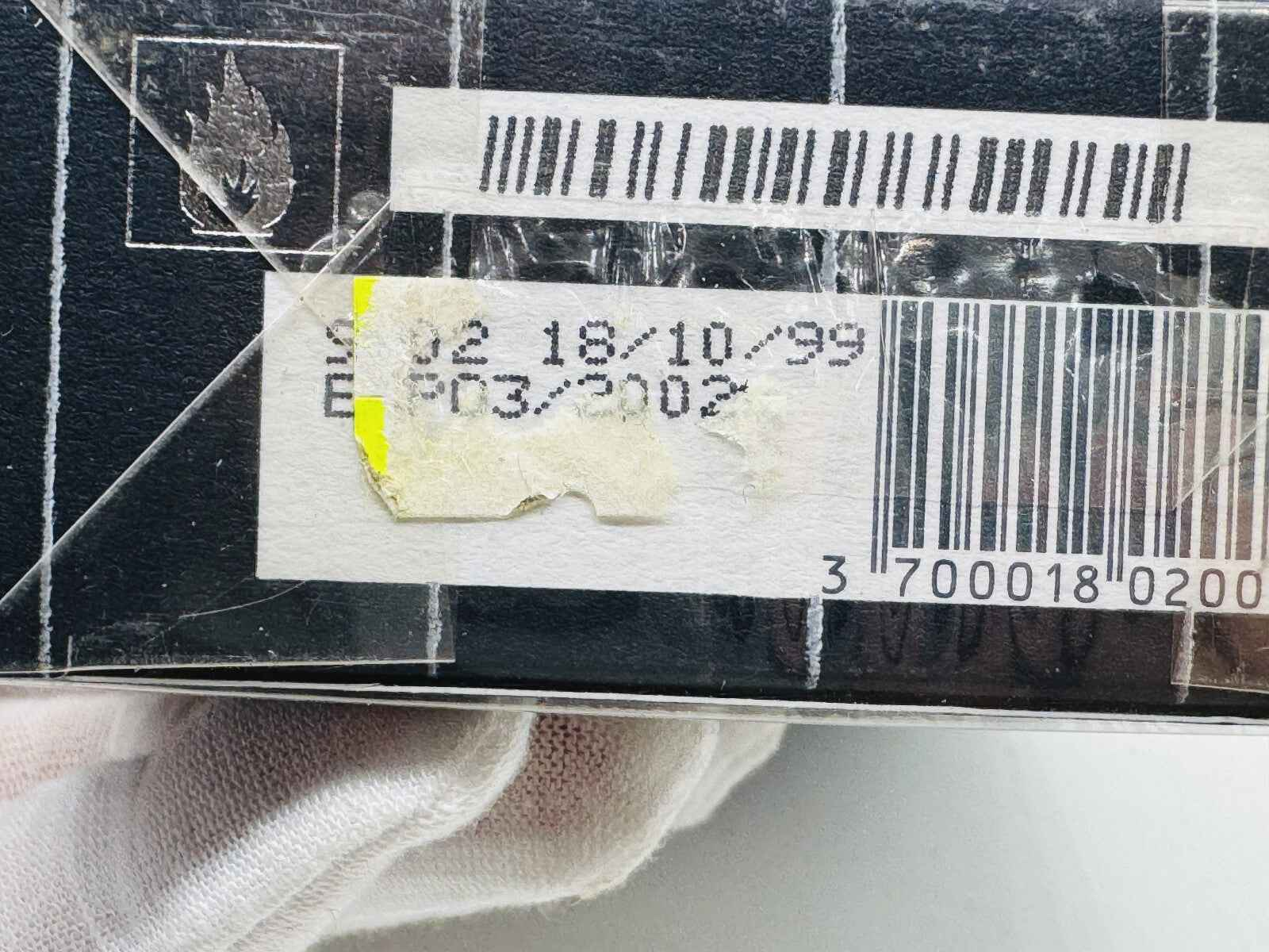 Etichetta del profumo vintage Francesco Smalto su confezione con codice a barre e data di scadenza