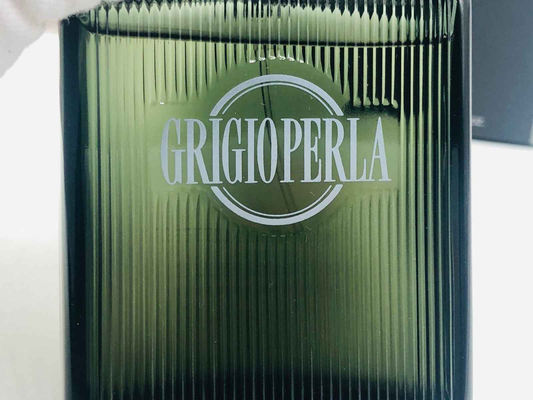 Flacone di Profumo Vintage Grigioperla con design elegante e dettagli raffinati