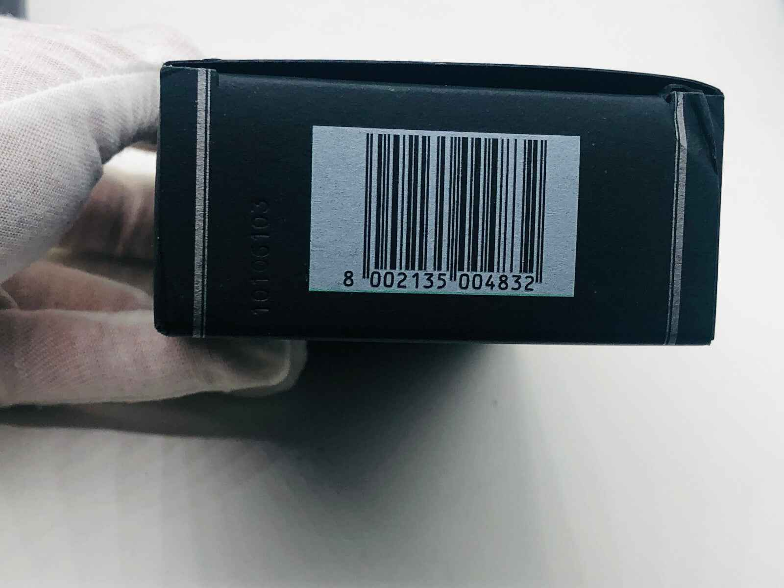 Scatola del profumo Vintage Grigioperla con codice a barre sul lato