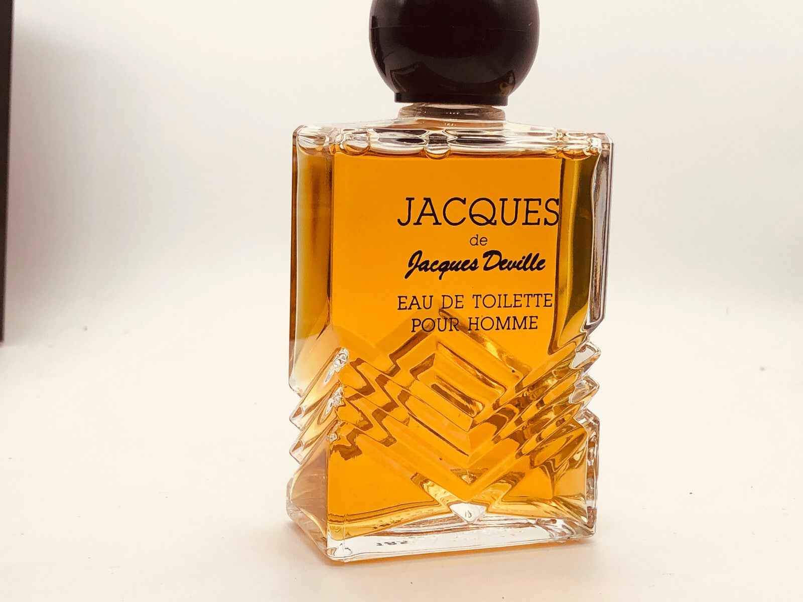Flacone di profumo vintage Jacques Deville con design elegante e tonalità ambra per uomo