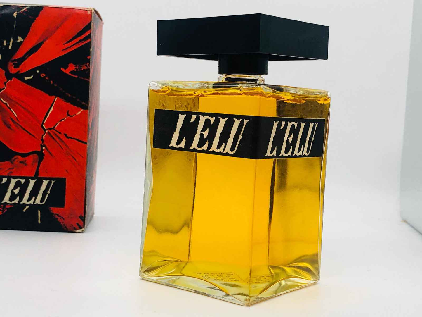 Flacone di profumo vintage Salvador Dali L'ELU con un design elegante e un liquido giallo brillante
