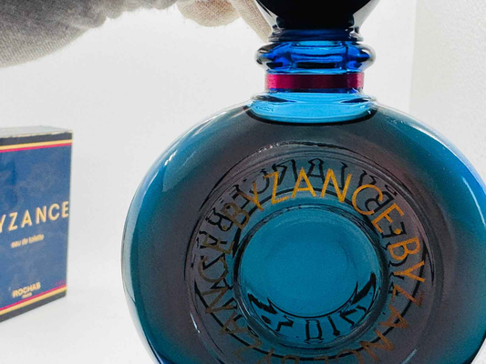 Flacone di profumo Rochas Byzance Vintage in vetro blu con dettagli dorati e scatola elegante