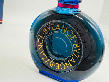 Bottiglia di profumo Rochas Byzance Vintage con design elegante e blu intenso