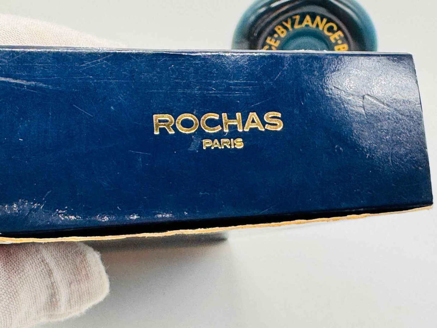 Scatola vintage di Rochas con logo in oro di Rochas Byzance Vintage, elegante e raffinata