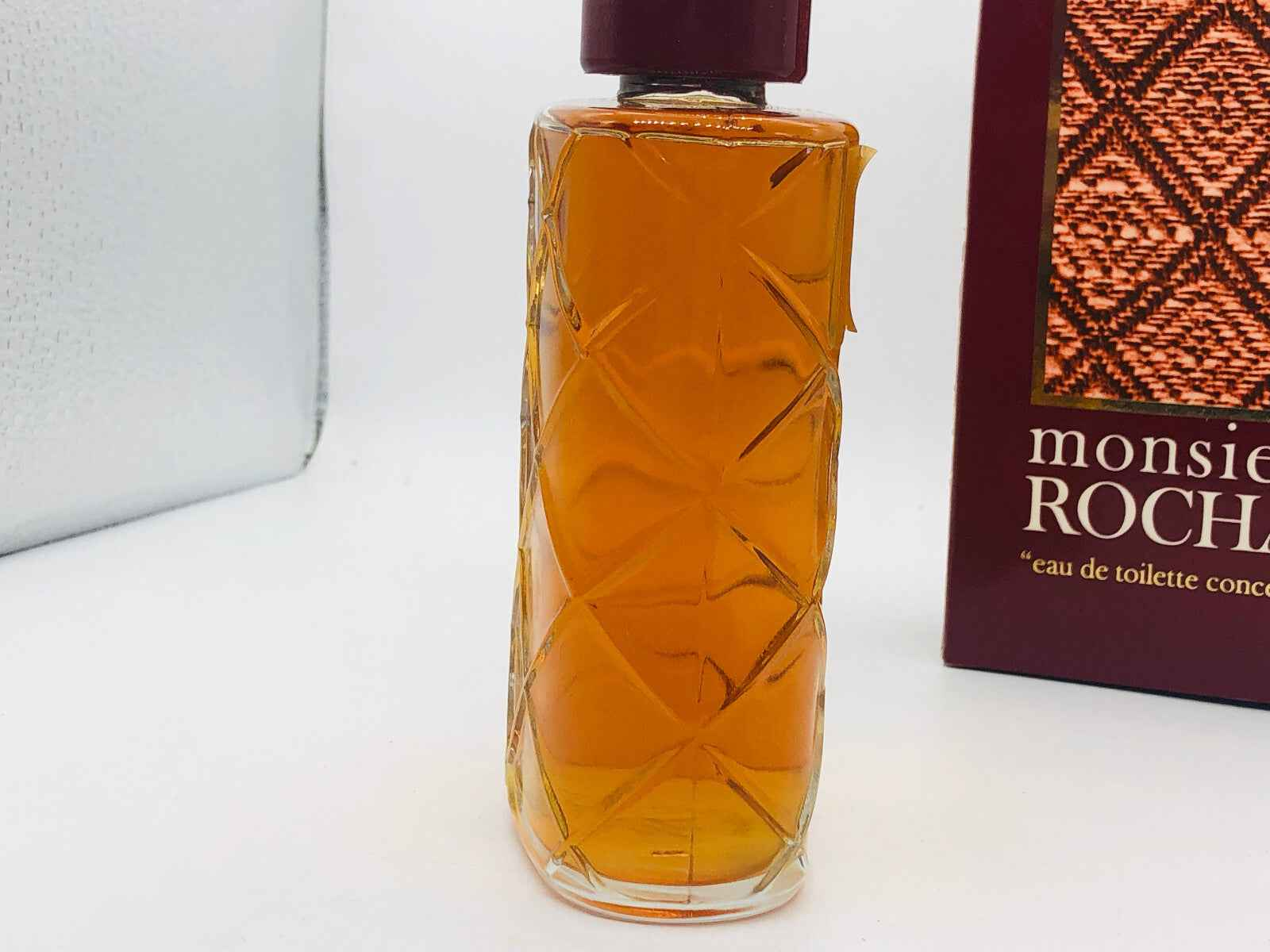 Fragranza Rochas Monsieur Vintage in bottiglia elegante con design raffinato e profumo ricercato