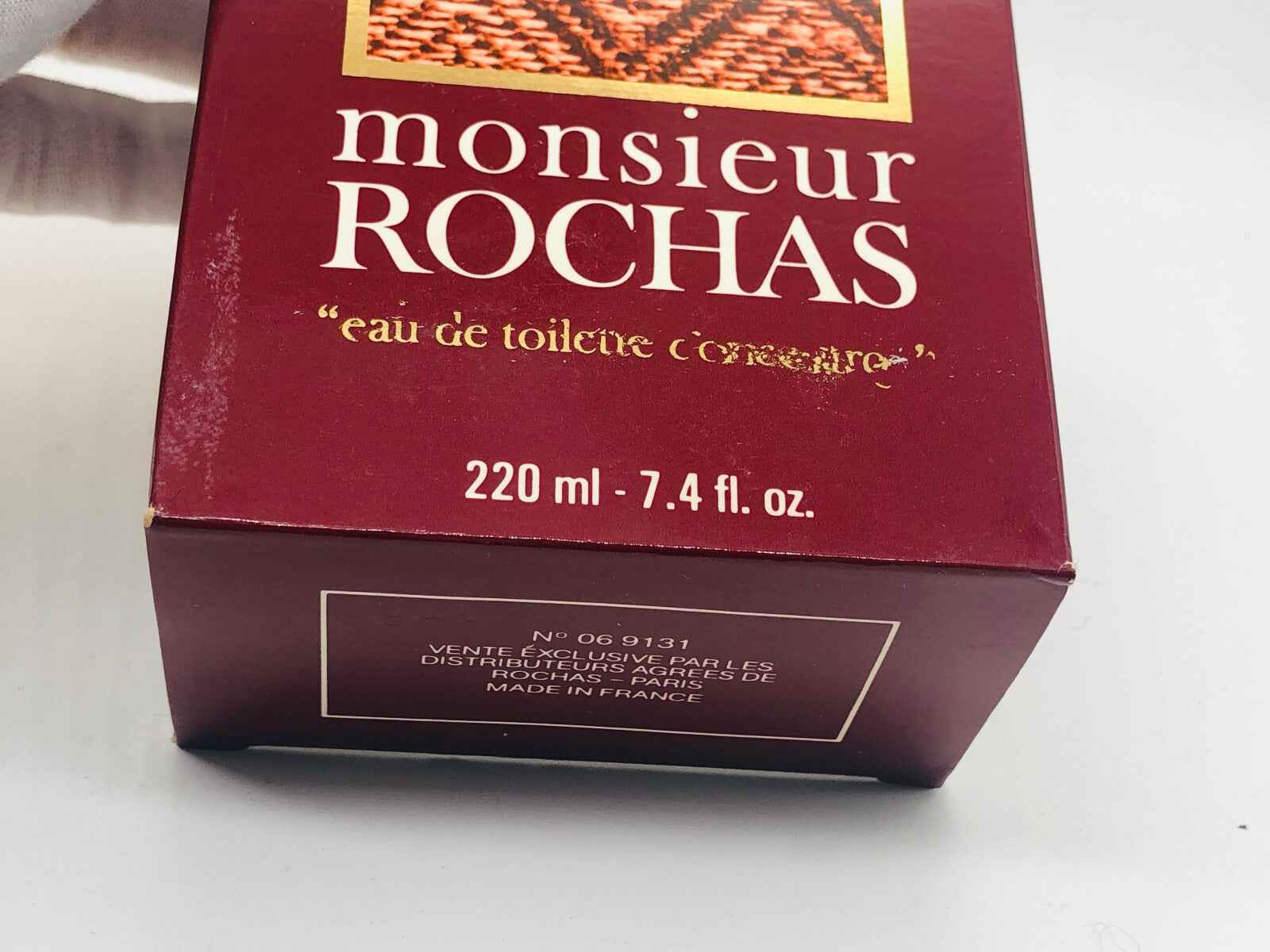 Confezione di Rochas Monsieur Vintage, profumo da 220 ml con design classico in rosso e dorato