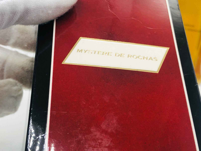 Scatola di Rochas Mystere Vintage con design elegante in rosso e dettagli dorati