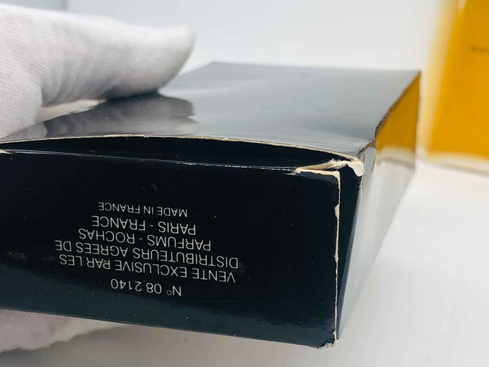 Scatola del profumo Rochas Mystere Vintage con dettagli di design elegante e vintage da Parigi