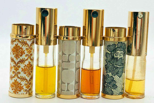 Collezione di flaconi di Rochas Parfum Extrait Vintage con design elegante e raffinato