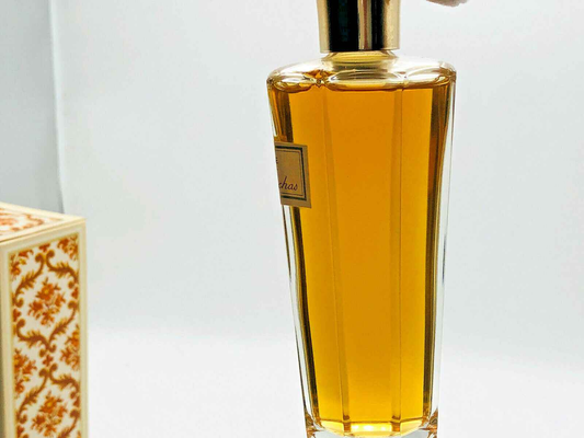 Flacone di profumo Vintage Rochas Madame con spray eleganti e tonalità dorate