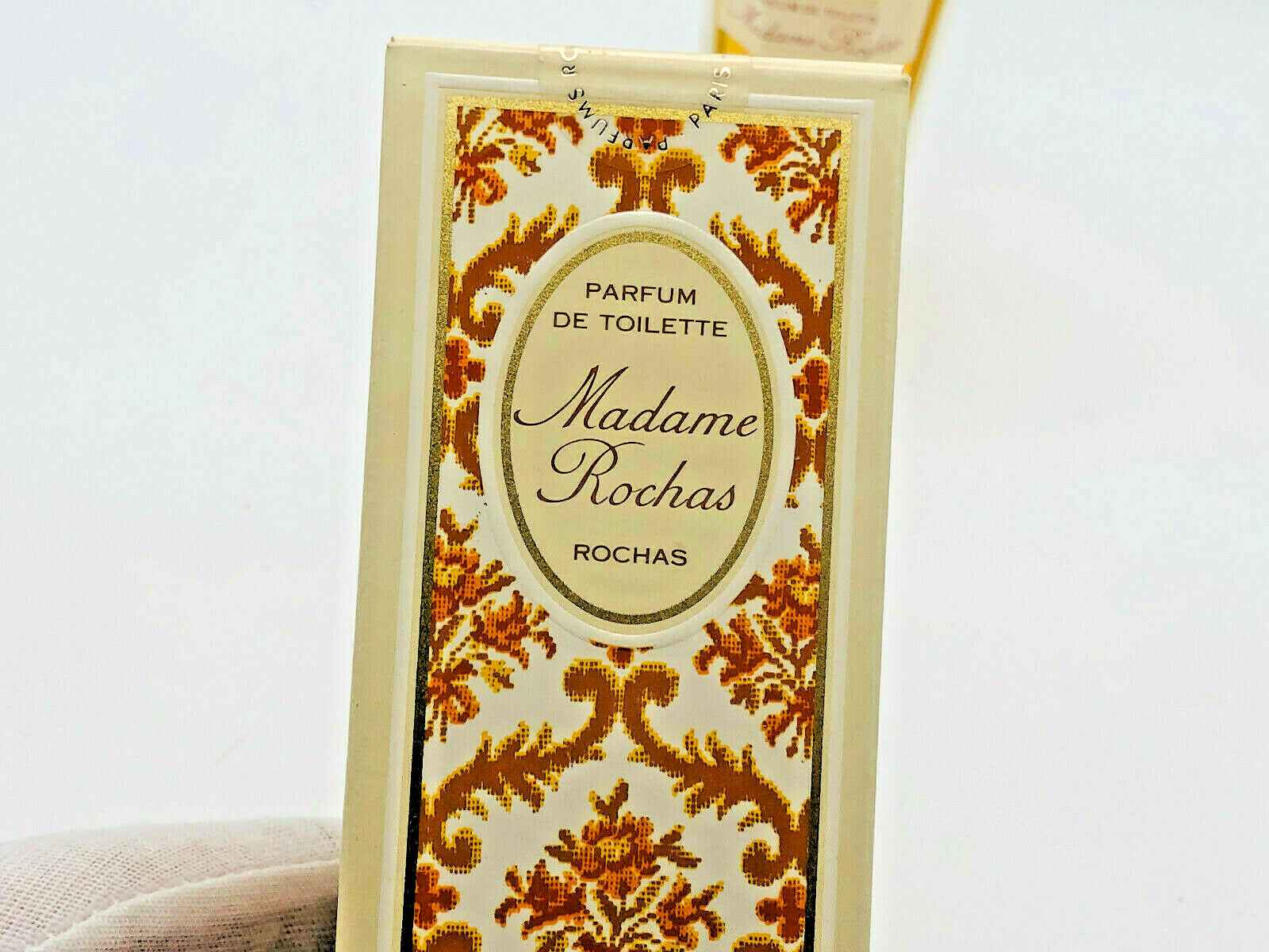 Scatola del profumo vintage Rochas Madame con design elegante e dettagli floreali