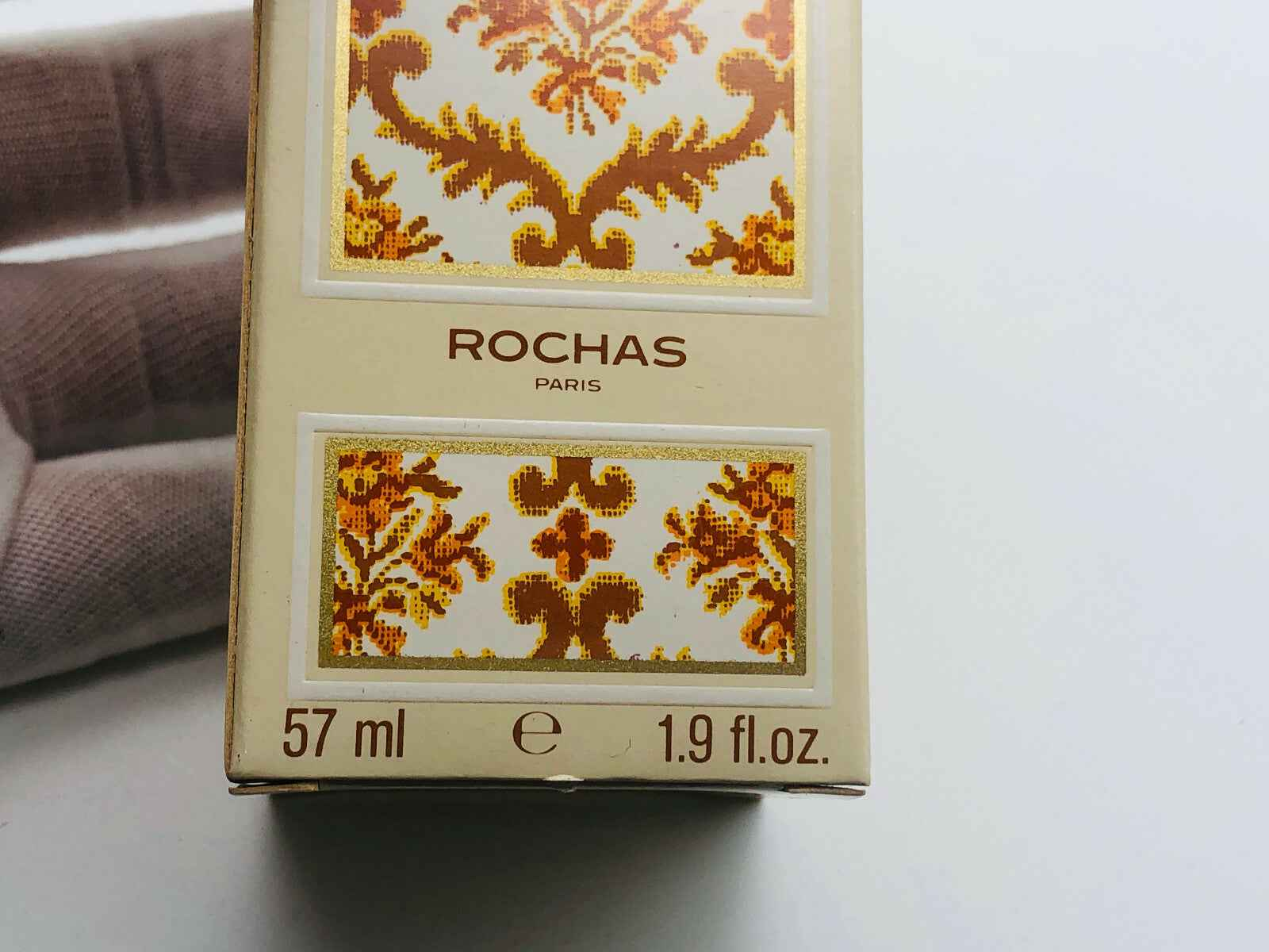 Confezione del profumo vintage Rochas Madame da 57 ml con design elegante e dettagli dorati