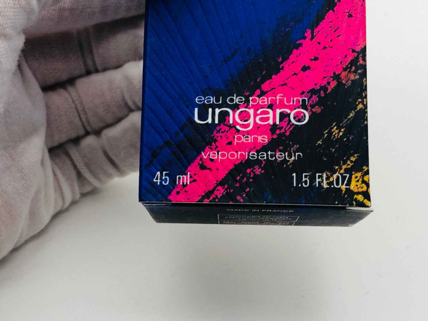 Scatola di profumo Senso Ungaro Vintage 45 ml con design colorato e elegante