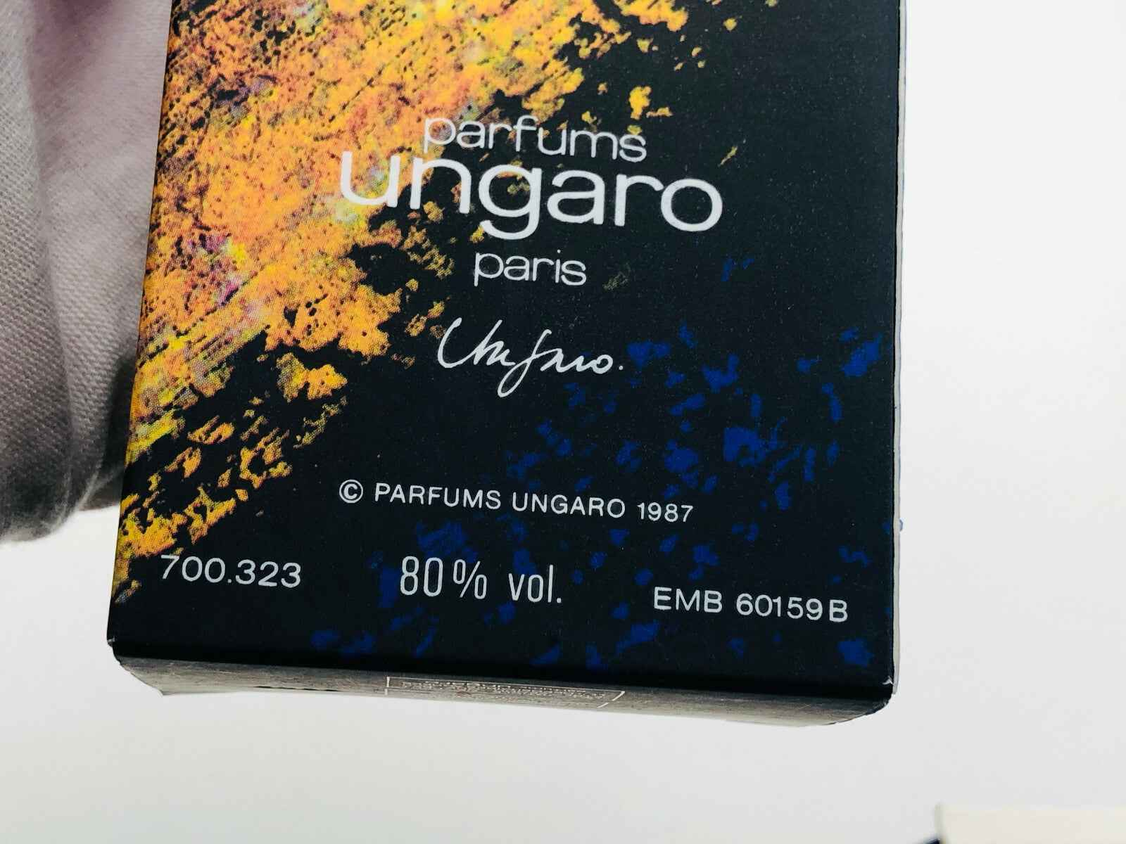 Scatola di Profumo Senso Ungaro con design artistico e logo Emanuel Ungaro