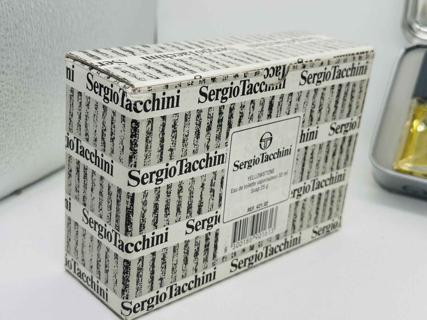 Confezione di Profumo Sergio Tacchini Uomo con design elegante e logo distintivo