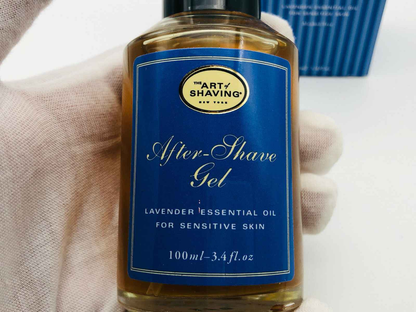 Gel dopo barba de The Art Of Shaving con olio essenziale di lavanda per pelli sensibili