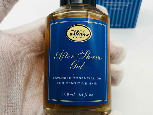Gel dopo barba de The Art Of Shaving con olio essenziale di lavanda per pelli sensibili