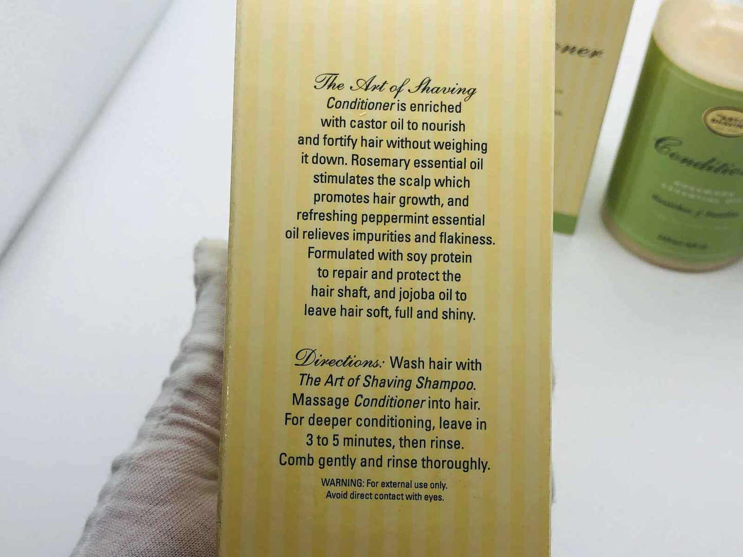 Balsamo Capelli The Art Of Shaving con olio di ricino e rosmarino per capelli lucidi e sani