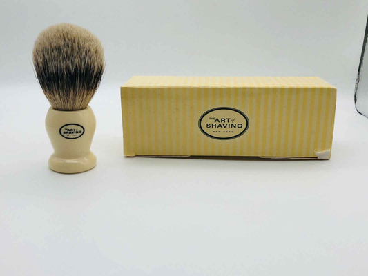 Pennello Tasso Silvertip di The Art Of Shaving con scatola gialla per una rasatura lussuosa