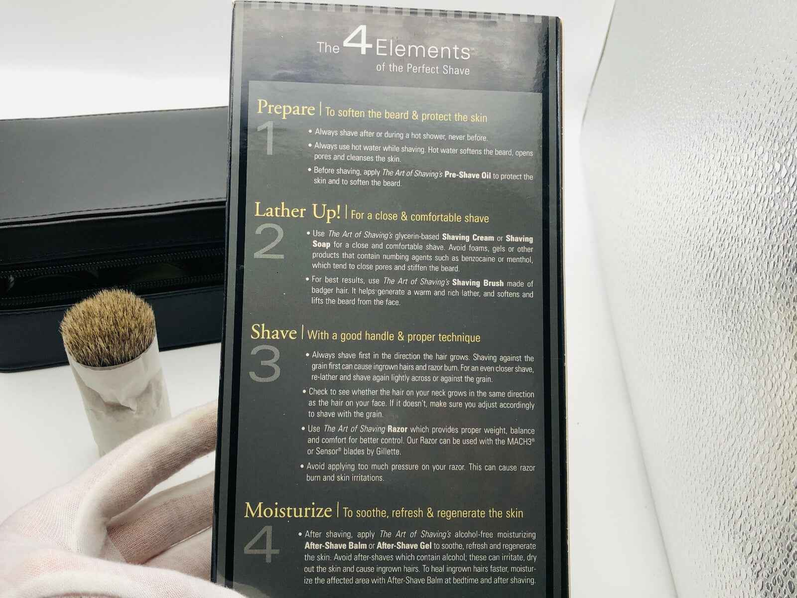 Kit da viaggio The Art Of Shaving con istruzioni per una rasatura perfetta e prodotti essenziali