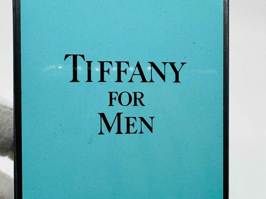 Scatola del profumo Tiffany For Men Vintage con design elegante e minimalista