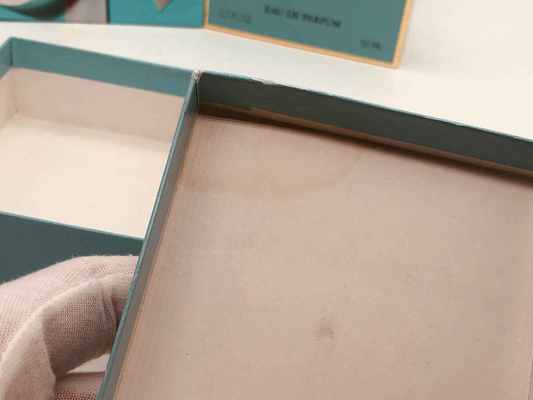 Scatola interna del profumo Tiffany Vintage Donna con design elegante e raffinato