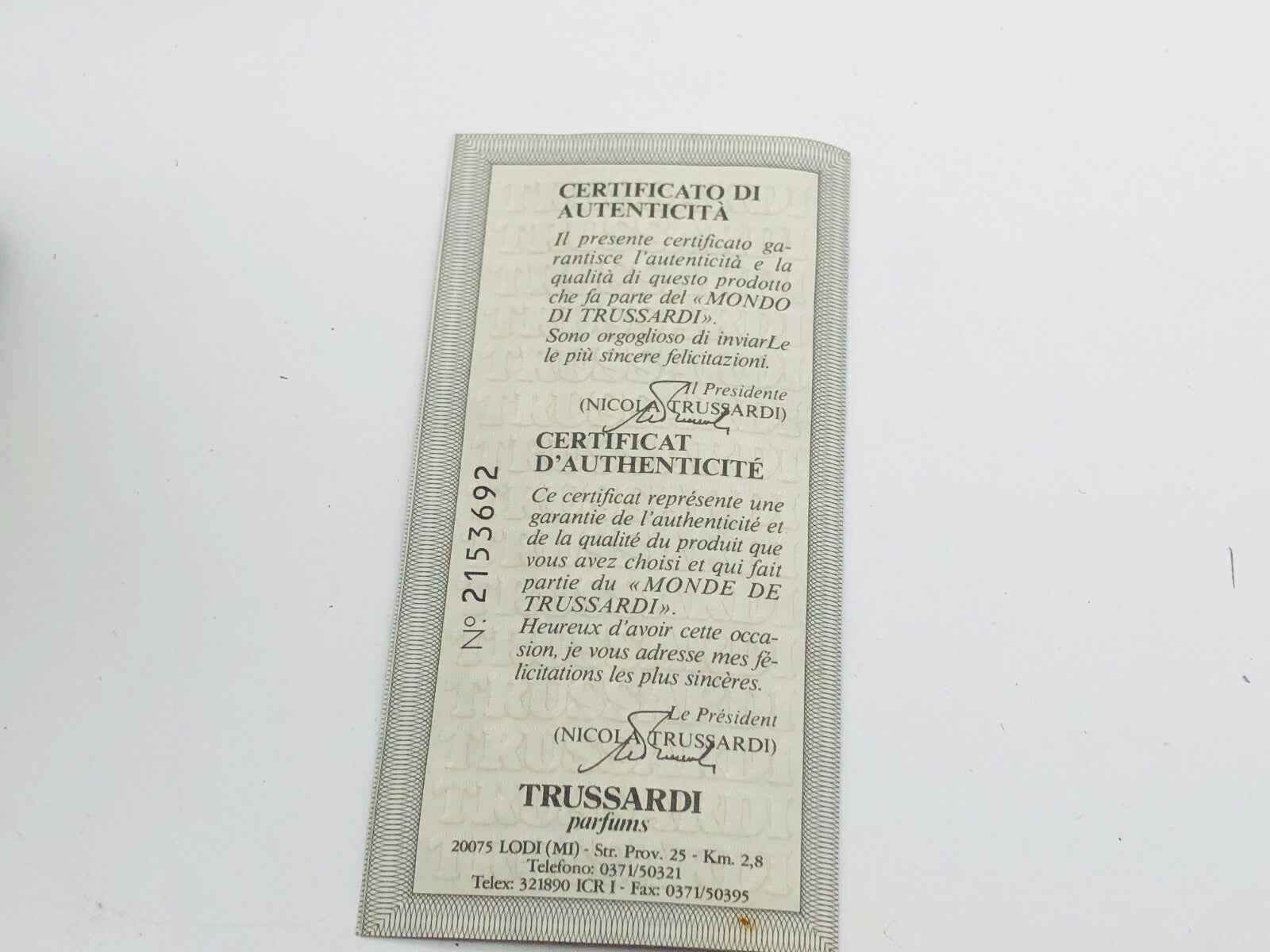 Certificato di autenticità per il profumo Trussardi Uomo Vintage con dettagli del marchio