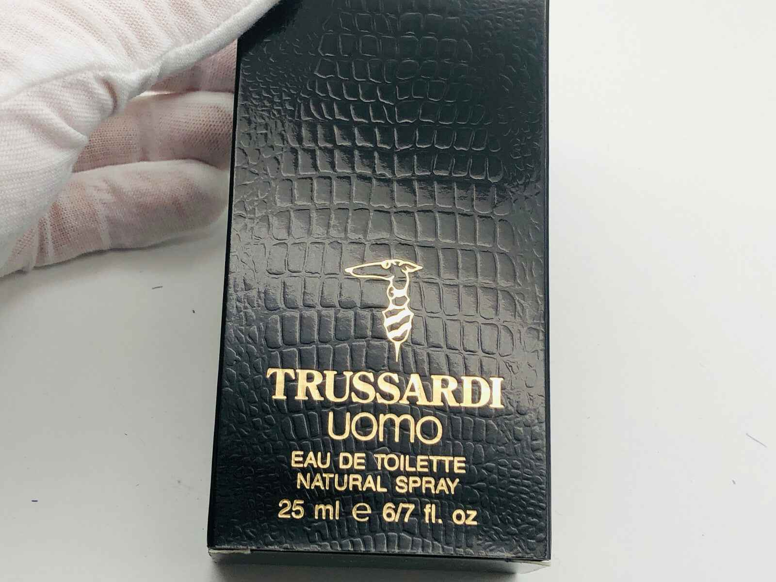 Scatola di profumo Trussardi Uomo Vintage in formato da 25 ml con design elegante e sellato
