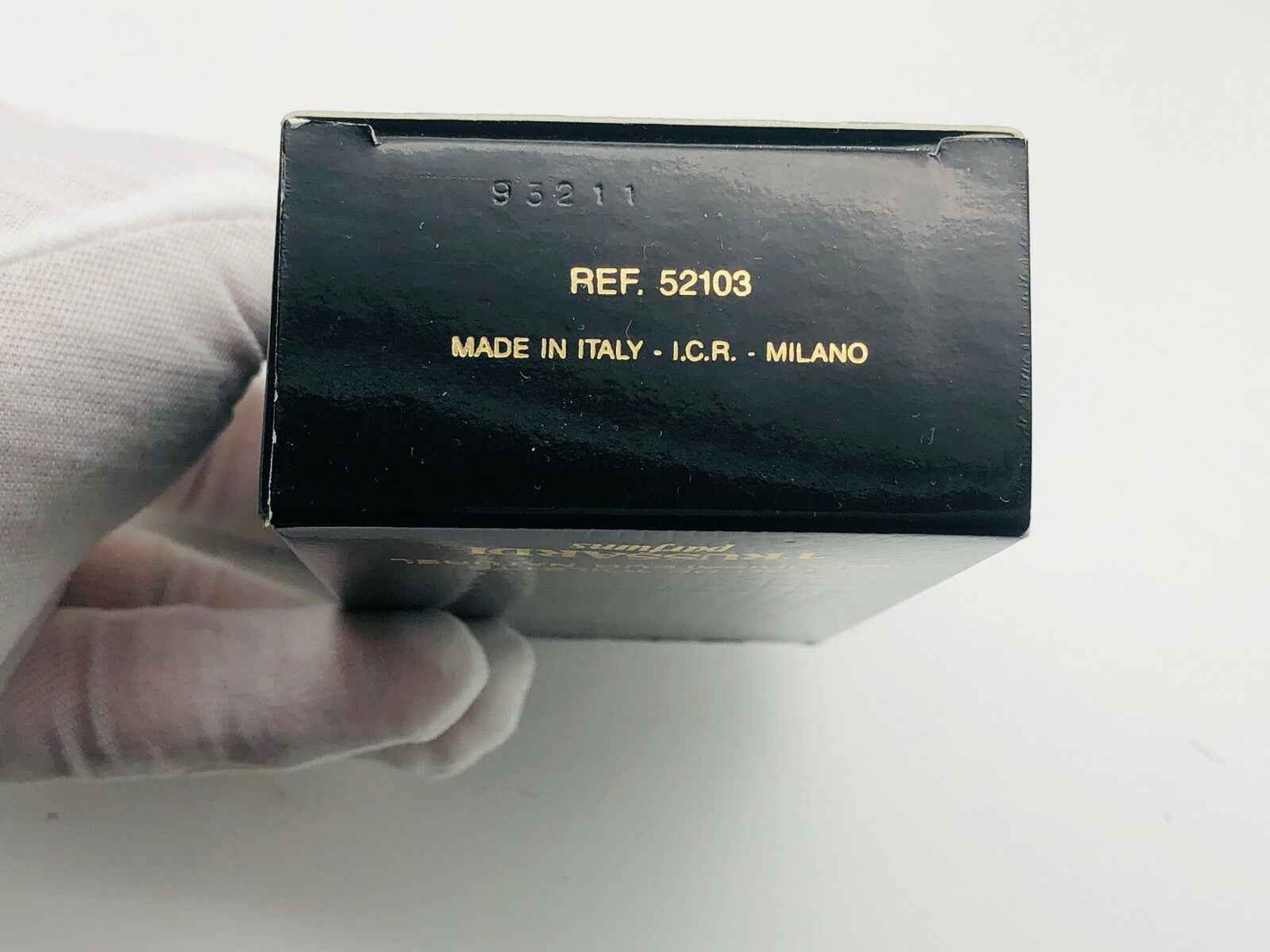Scatola di profumo Trussardi Uomo Vintage con dettagli di produzione in Italia e codice di riferimento