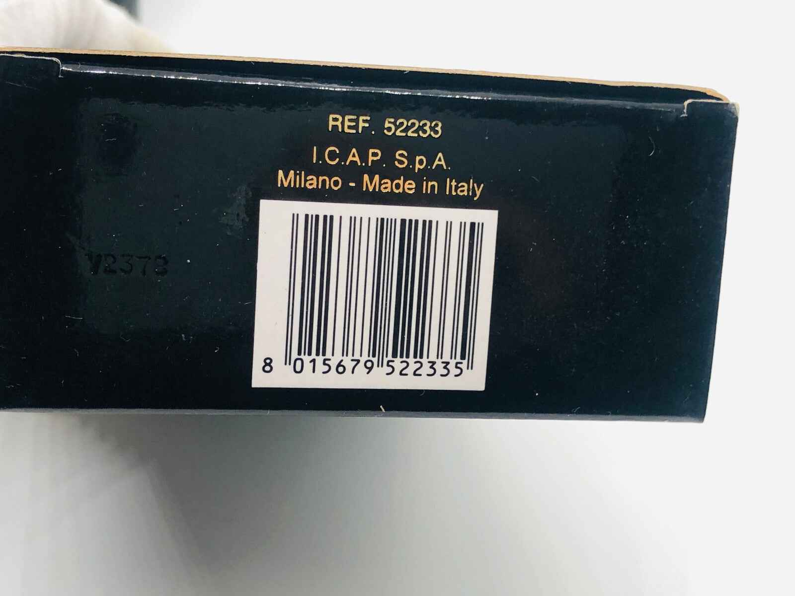 Scatola del profumo Trussardi Uomo Vintage con informazioni di produzione e codice a barre