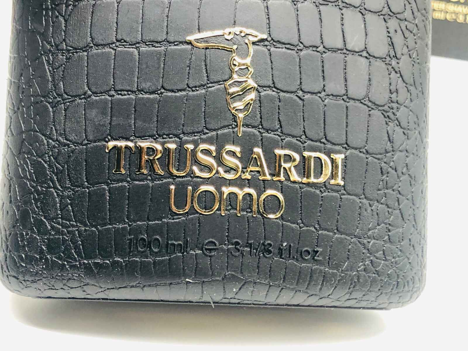Flacone di profumo Trussardi Uomo Vintage da 100 ml con certificato di qualità in design elegante
