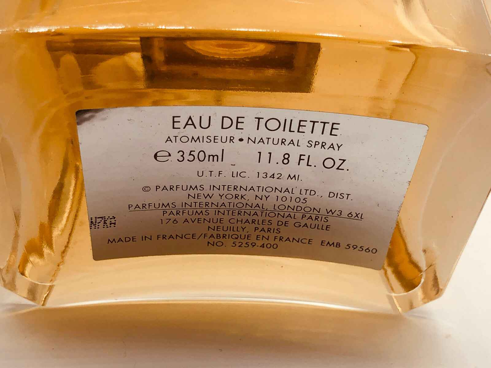 Flacone di profumo Very Valentino Vintage da 350ml con etichetta elegante e design classico