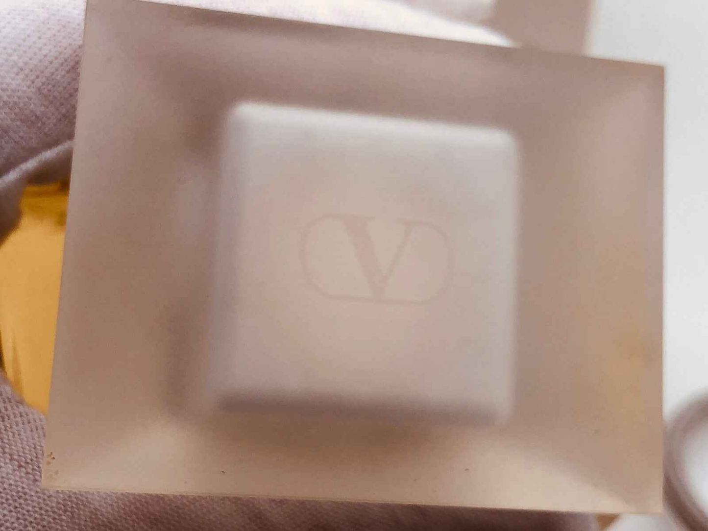 Flacone di profumo Very Valentino Vintage con design elegante e sofisticato per l'uso quotidiano