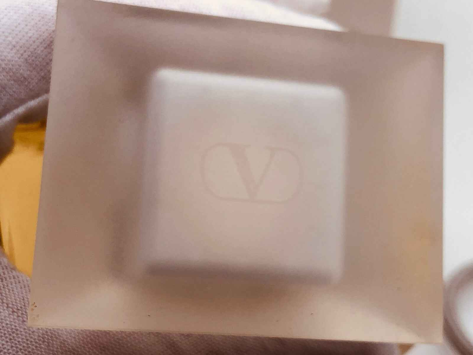 Flacone di profumo Very Valentino Vintage con design elegante e sofisticato per l'uso quotidiano