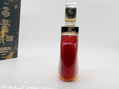 Eau de Parfum First Van Cleef & Arpels in elegante flacone con tonalità rosse, ideale per ogni occasione
