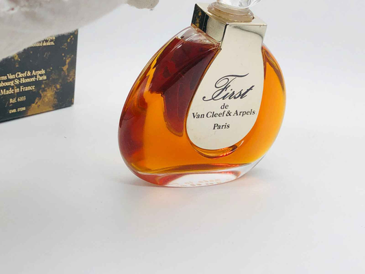 Profumo First Van Cleef & Arpels in flacone elegante con tappo distintivo, 100ml di fragranza raffinata