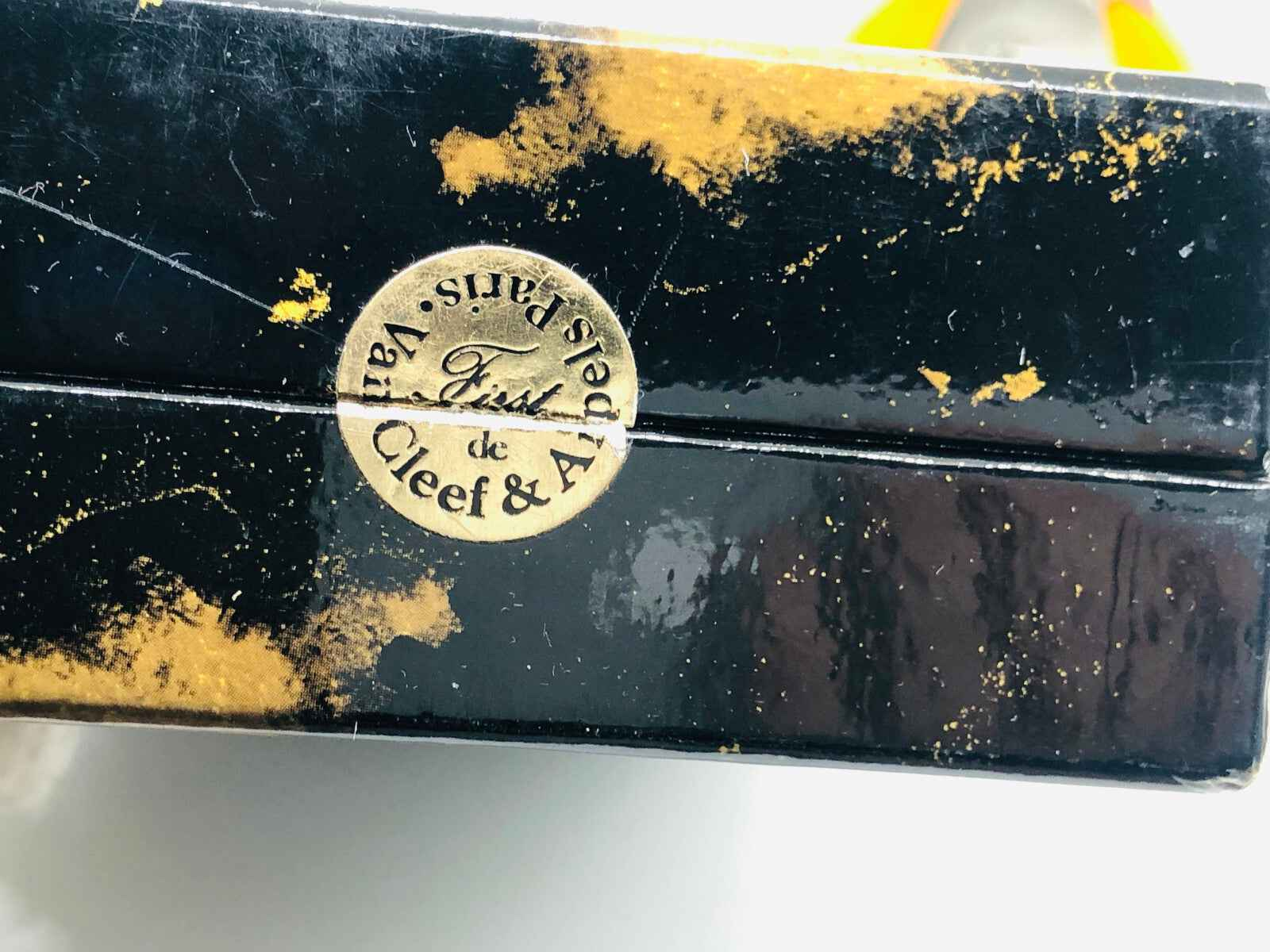 Scatola Van Cleef & Arpels First con finitura nera e dettagli dorati per gioielli di lusso