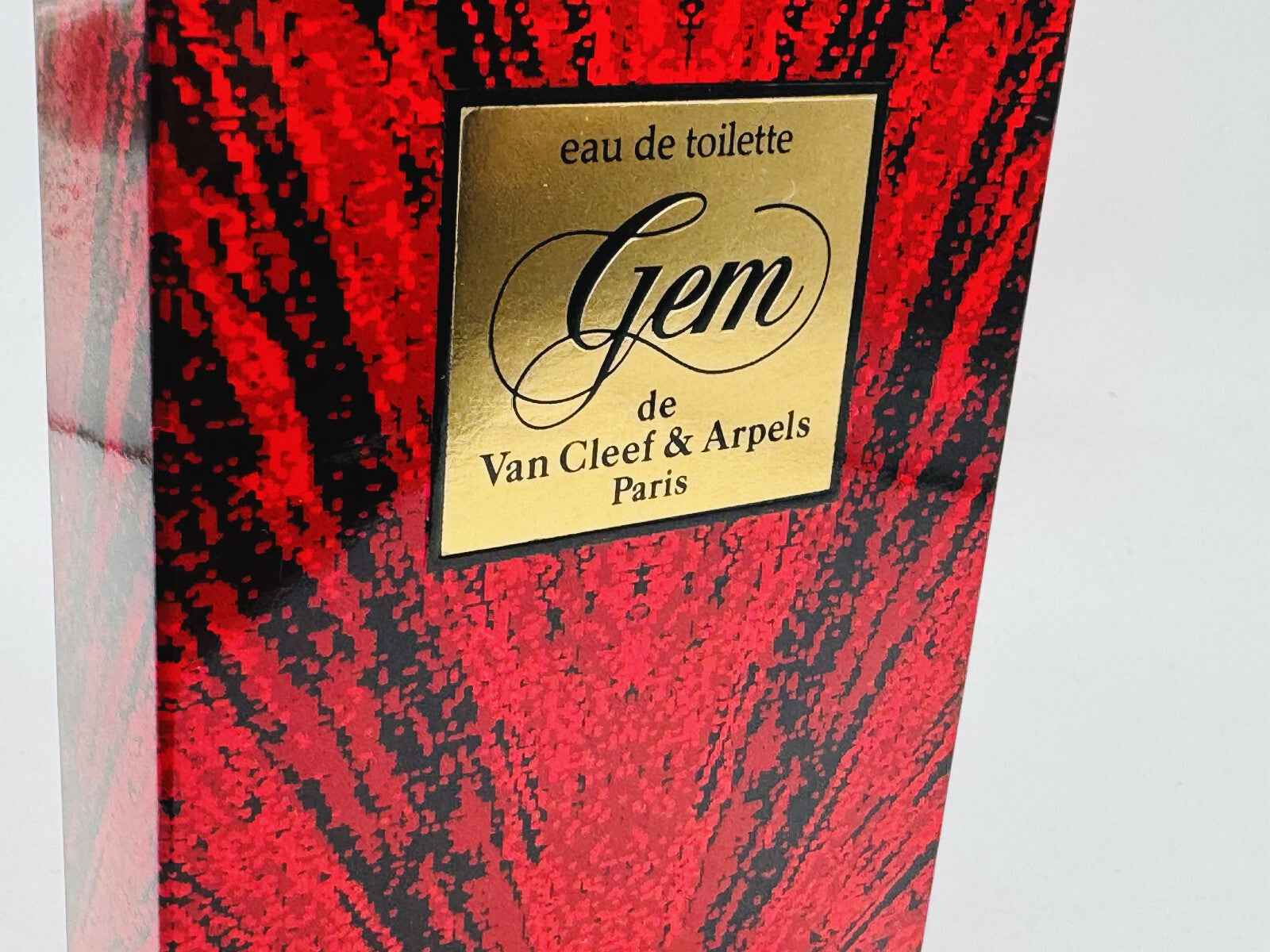 Scatola di profumo Gem Vintage di Van Cleef & Arpels in un design rosso accattivante