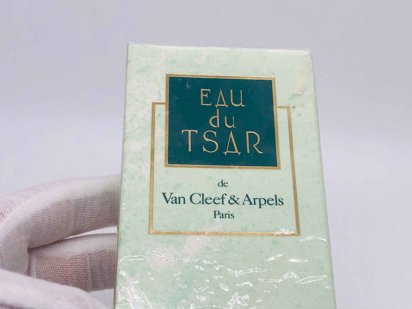 Profumo Eau du Tsar di Van Cleef & Arpels in confezione vintage con design elegante