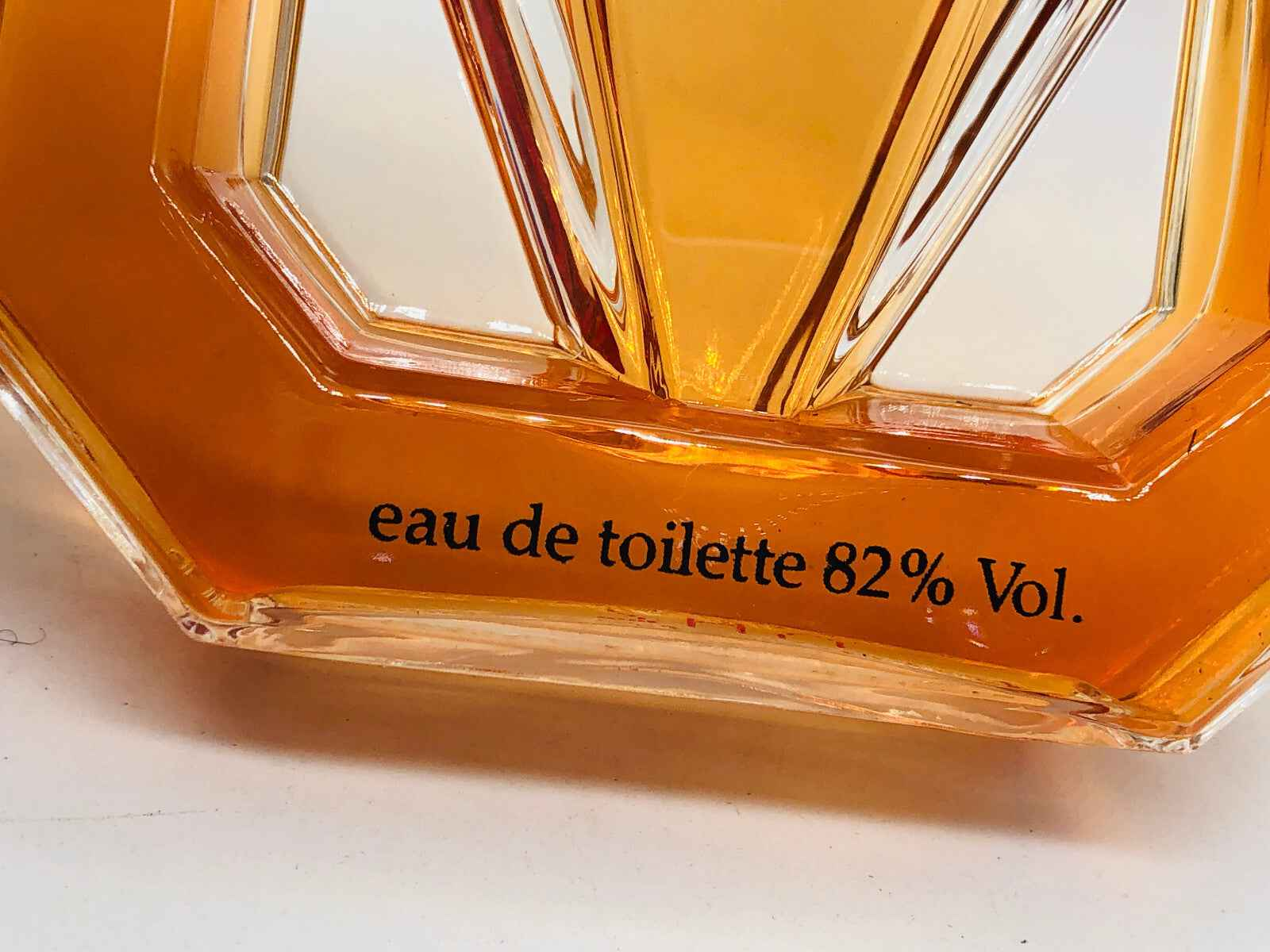 Bottiglia di profumo Gem Van Cleef con etichetta eau de toilette 82 Vol per una fragranza raffinata