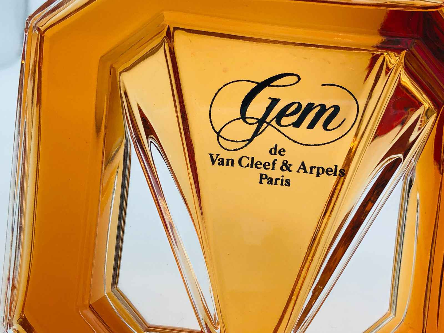 Flacone del profumo Gem Van Cleef con design elegante e lussuoso di Van Cleef & Arpels