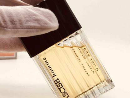 Profumo Veejaga Hascish Pour Homme in flacone elegante con tonalità dorate