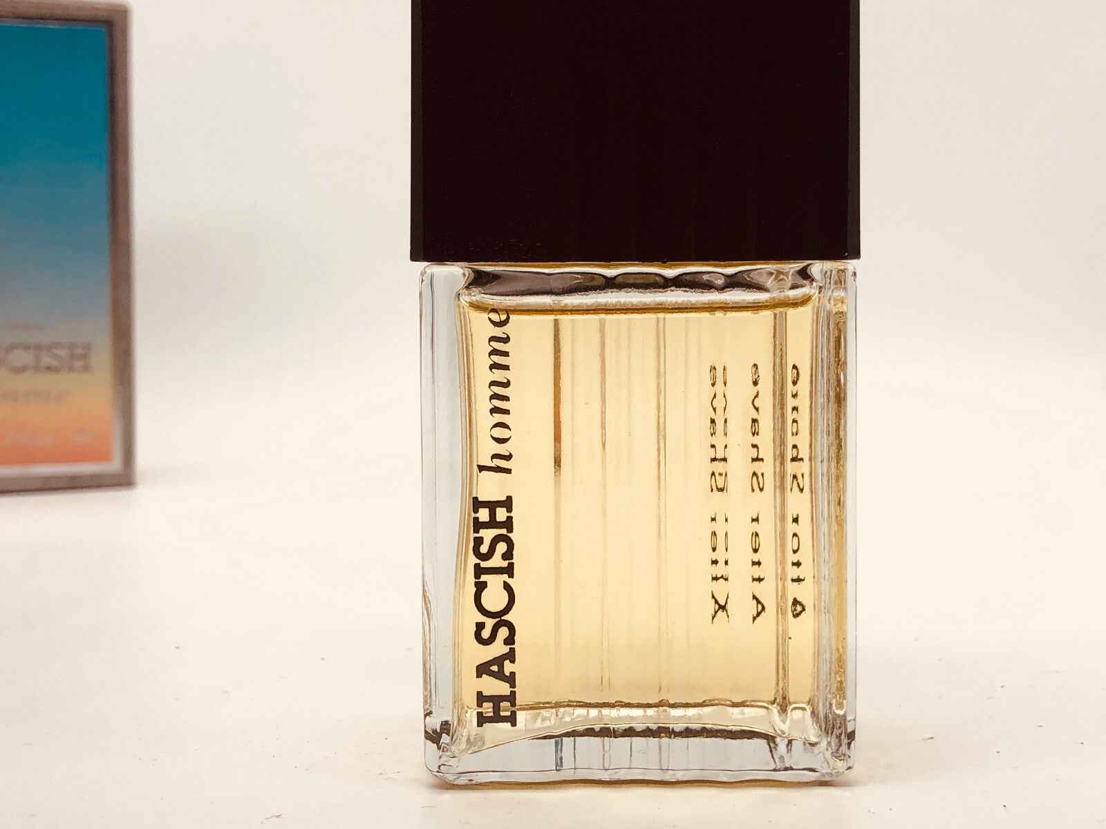 Flacone di profumo Veejaga Hascish Pour Homme con un design elegante e aromi sofisticati