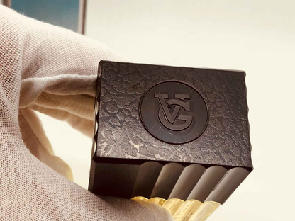 Veejaga Hascish Pour Homme profumo con confezione elegante e logo distintivo