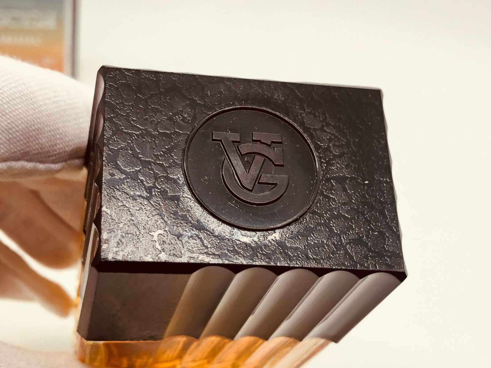 Flacone di profumo Veejaga Hascish Pour Homme Vintage con design elegante e dettagli raffinati